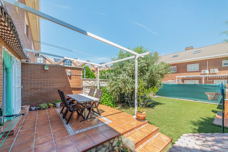 Foto 49c71997-4543-4afa-929b-a913513bd3c6. Casa adossada amb calefacció aparcament piscina a Valdemoro