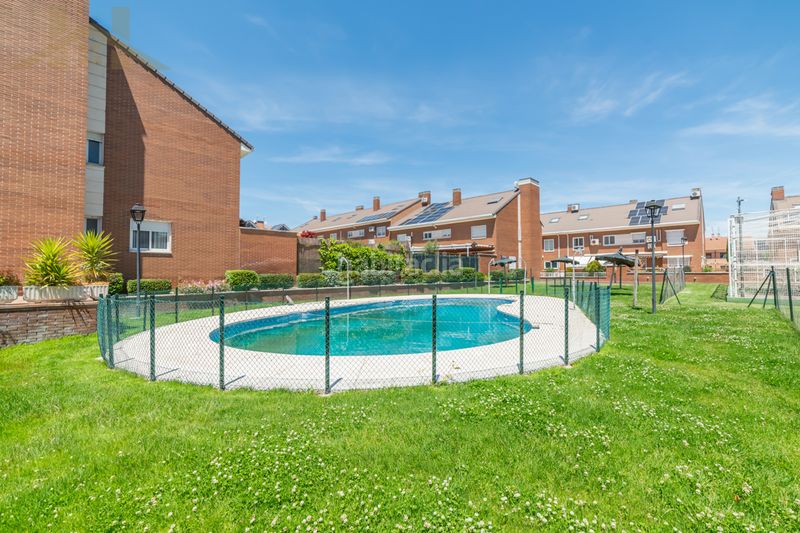 Foto 4a54db8f-757f-4ffb-9a93-a6142e7ae030. Casa adossada amb calefacció aparcament piscina a Valdemoro