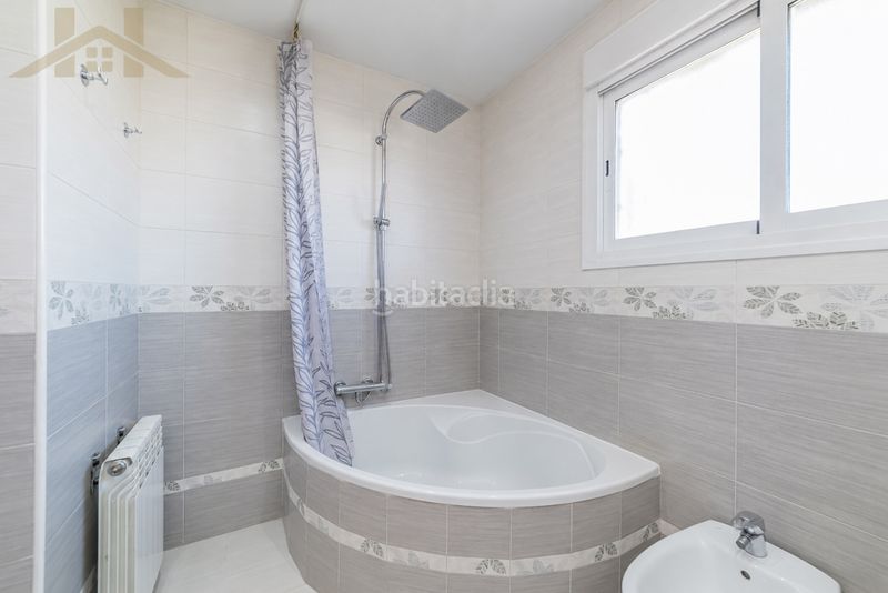 Foto f236cbd0-d3b1-417f-9273-8fa2cd98f52b. Casa adossada amb calefacció aparcament piscina a Valdemoro