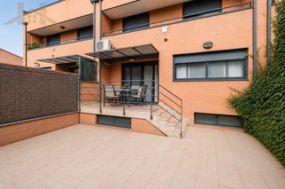 Reihenhaus in Restón I-Restón II. Chalet adosado en zona restón ii