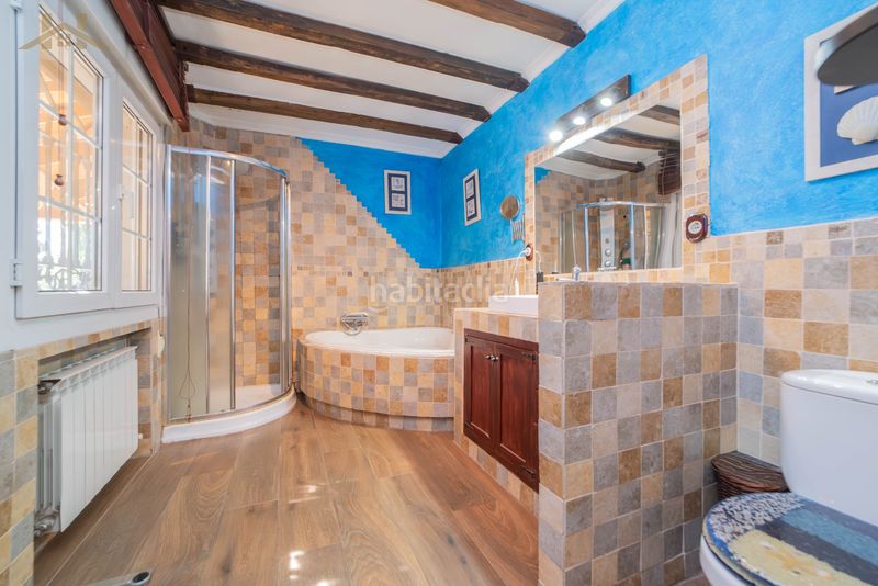 Foto 759f47a1-c99b-4082-9223-51b6cc234e30. Casa aparellada amb xemeneia calefacció aparcament piscina a Valdemoro