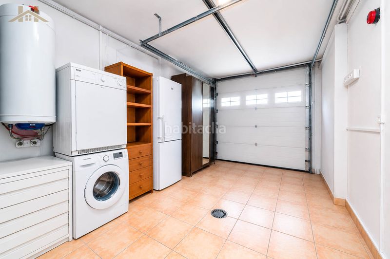 Foto 90177b69-c7c7-4608-aa56-066020cce4a7. Casa aparellada amb xemeneia calefacció aparcament piscina a Valdemoro