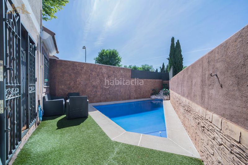 Foto f4edbe80-d72c-44da-bc5c-099fa87ef0fe. Casa aparellada amb xemeneia calefacció aparcament piscina a Valdemoro