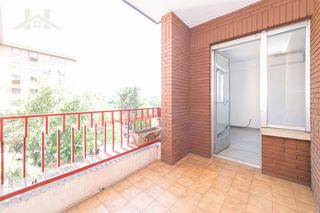Appartamento  Paseo de la estación 8. Se vende amplio piso de tres habitaciones en el centro!