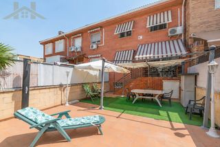 Casa adossada  Calle italia. Se vende espectacular adosado en el caracol!