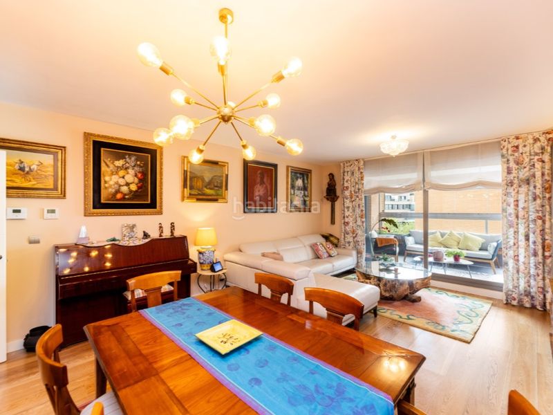 Foto 7c01e4eb-566e-43b4-a8a3-c0fb1b579a0b. Pis amb aparcament piscina a Montecarmelo Madrid