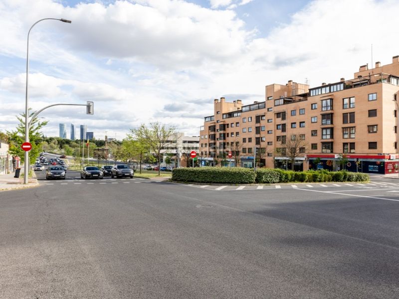 Foto 82b4997e-73d5-489c-a96e-e8b3692e19bd. Pis amb aparcament piscina a Montecarmelo Madrid