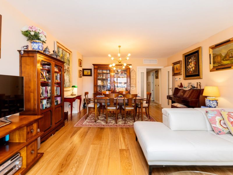 Foto 95fcacda-17b8-4c92-851b-03b45e1635de. Pis amb aparcament piscina a Montecarmelo Madrid