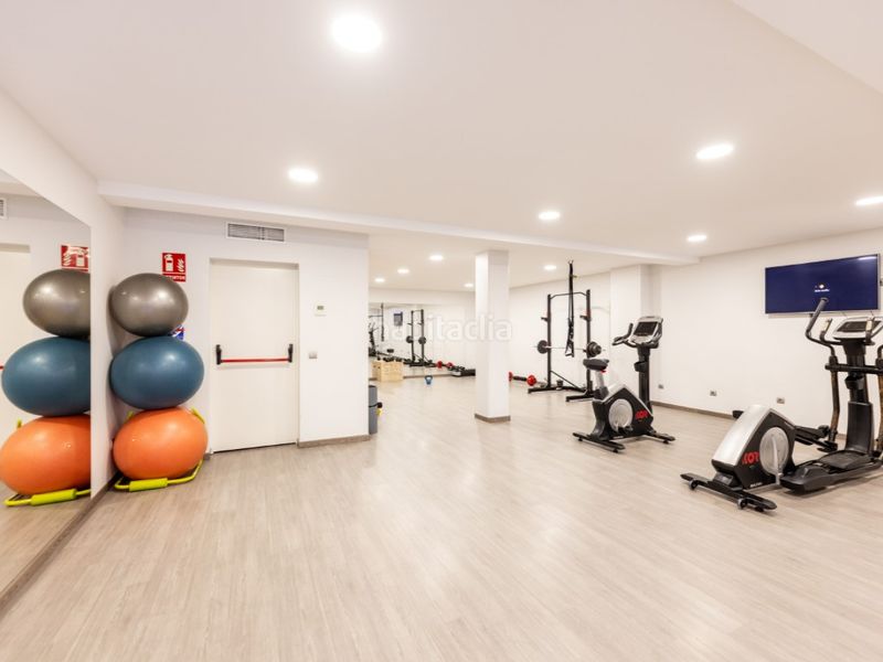 Foto e86bd65a-84d6-474f-bcc1-bbbce3656c92. Pis amb aparcament piscina a Montecarmelo Madrid