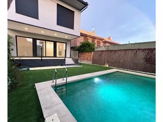 Casa aparellada  Calle vitoria. Acogedor vivienda unifamiliar pareada en colonia los ángeles jun