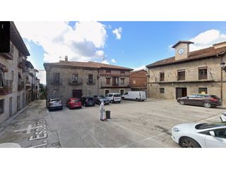 Masia  Plaza españa de. Tradicional casa de pueblo en plaza del ayuntamiento  plaza de p