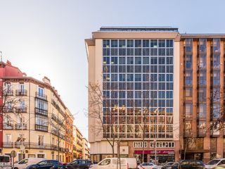Location Bureau  Calle carranza. Disfrute trabajando en una oficina luminosa en pleno barrio de j