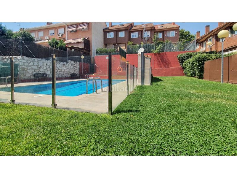 Foto 5ca0dd72-3fb8-4cec-9d2d-b1b8ece2c1d4. Casa adossada amb aparcament piscina a El Olivar-La Magdalena Colmenar Viejo