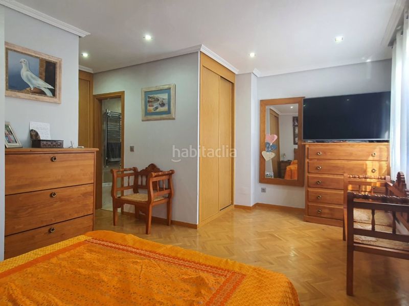 Foto fb13fdeb-39bf-4f3d-bd17-fcf59f544ddc. Casa adossada amb aparcament piscina a El Olivar-La Magdalena Colmenar Viejo