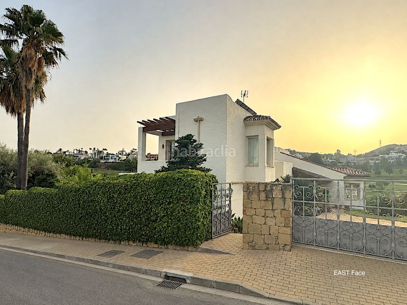 Foto 901e90b8-9acf-4e23-85cb-d57188351160. Casa amb aparcament piscina a La Alquería Benahavís