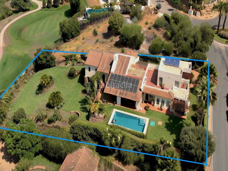 Foto d94357f4-2339-449f-b9b5-b23a41195262. Casa amb aparcament piscina a La Alquería Benahavís