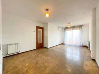 Pis  Avenida zarauz. Piso muy luminoso y amplio, 3 habitaciones, 2 terrazas, con asce