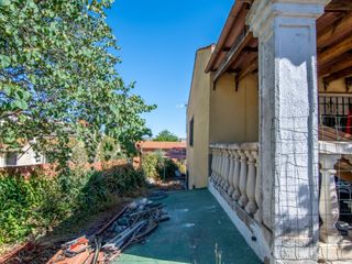 Chalet à Colmenar de Oreja. Chalet independiente con piscina y posibilidad de 2 viviendas in