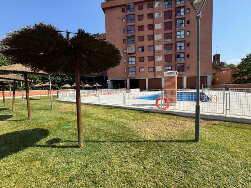 Foto 468320b7-28c1-4e76-89a6-0d22cad5d8b5. Pis amb aparcament piscina a Acacias Madrid