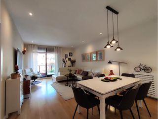 Appartamento  Avenida principe de asturias. Piso 4 dormitorios 3 baños  2 plazas de garaje en el monte del p