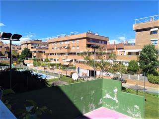 Rent Flat  Calle secundino zuazo. Piso en alquiler en secto r b con amplia terraza y zonas comunes