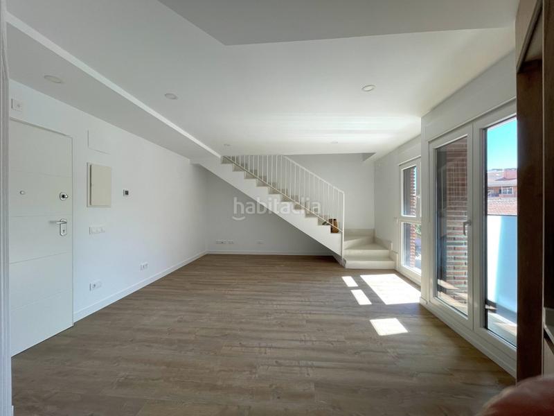 Foto e81e8352-0c1a-47ab-82e4-2576669b3856. Location duplex avec parking dans Casa Amarilla Galapagar