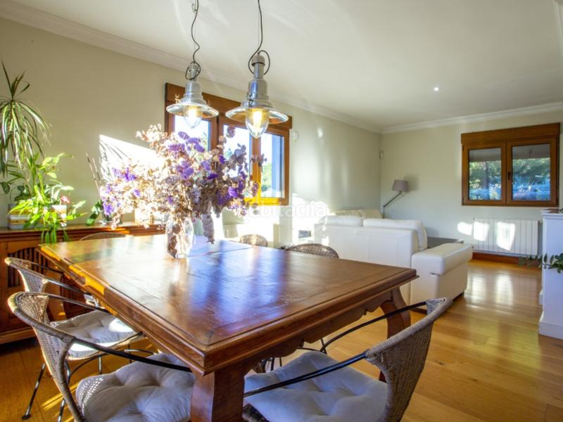 Foto 542a19c9-d6ff-4954-b204-77ba21704ec0. Xalet amb aparcament a Cerro Alarcón Valdemorillo