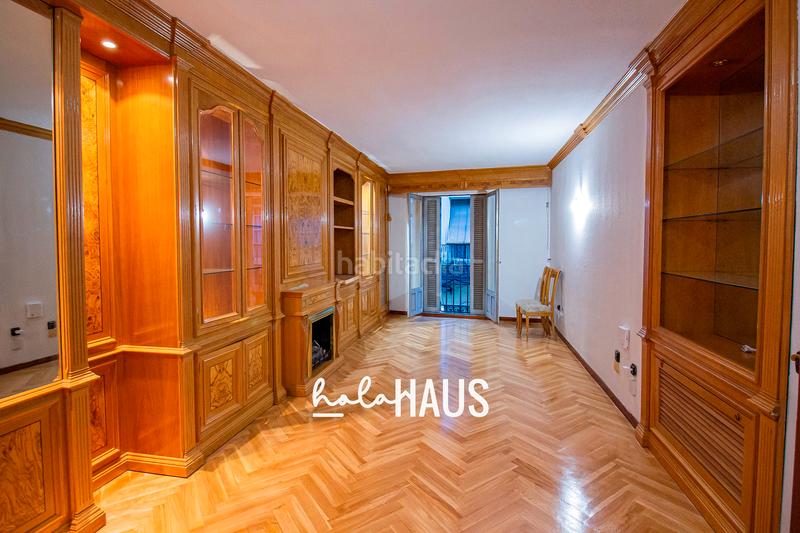 Foto f546f515-522b-4692-ae3b-c40e3f5ae97b. Etagenwohnung mit parking in Universidad-Malasaña Madrid