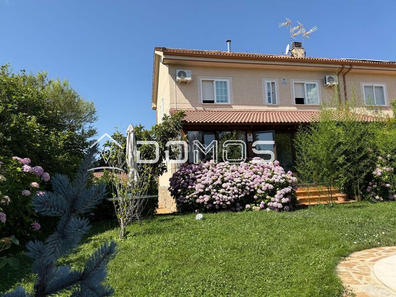 Foto e176935b-e65e-4ef9-a34f-b2d4fa3aa8d4. Casa amb calefacció piscina a Colegios Moralzarzal