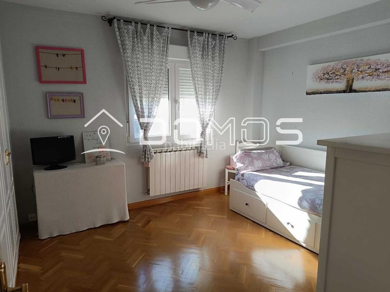 Foto 0a4476b6-521f-494d-b9b7-63505aa671a4. Casa chalet pareado único con piscina climatizada en Guadarrama