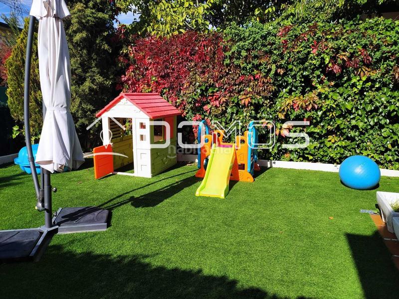 Foto bd10af59-d2f7-4467-9565-ef0b99785484. Casa chalet pareado único con piscina climatizada en Guadarrama