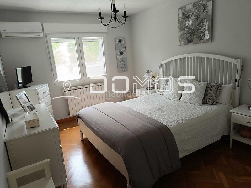 Foto f5c471be-38d8-43ab-9244-7b939789c3e6. Casa chalet pareado único con piscina climatizada en Guadarrama