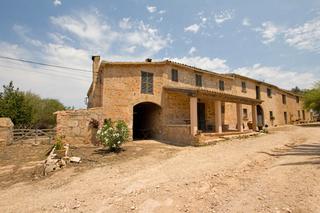 Casale in Llucmajor Interior. Finca rústica en casi 125 ha de terreno en venta en llucmajor, m