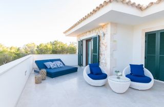 Chalet in Santa Ponça. Villa familiar ideal con piscina y jardín en venta en santa pons