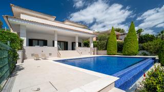 Chalet à Santa Ponça. Villa familiar ideal con piscina y jardín en venta en santa pons