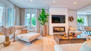 Chalet à Les Maravelles. Fantástica villa en venta cerca de la gran playa de palma en pal