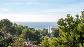 Dachwohnung in Portals Nous. Apartamento reformado con vistas al mar en venta en portals nous