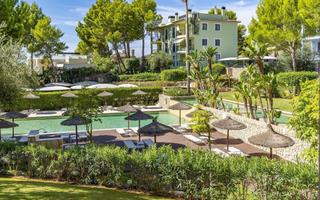 Planta baixa a Es Camp de Mar. Espectacular planta baja con jardín privado en venta en camp de