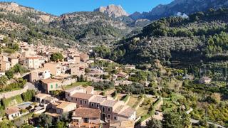 Maison jumelée à Fornalutx. Adosado de nueva construcción con vistas a la montaña en venta e