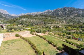 Maison jumelée à Fornalutx. Adosado de nueva construcción con vistas a la montaña en venta e