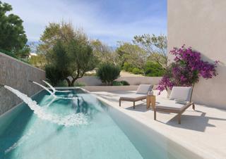 Chalet in Colònia de Sant Pere. Edificio en primera línea del mar en venta en colonia de sant pe