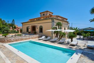 Location Chalet à Cala Ratjada. Villa de lujo en alquiler en primera línea de mar en cala ratjad
