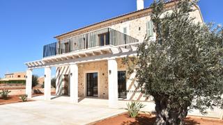 Masia a Es Llombards. Nueva finca con piscina en venta en las afueras de es llombards,