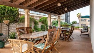 Chalet à Can Pastilla. Espaciosa villa al lado del mar, en venta en can pastilla, palma