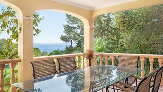Chalet à Cala Vinyes. Bonita villa familiar con vistas parciales al mar en venta en ca