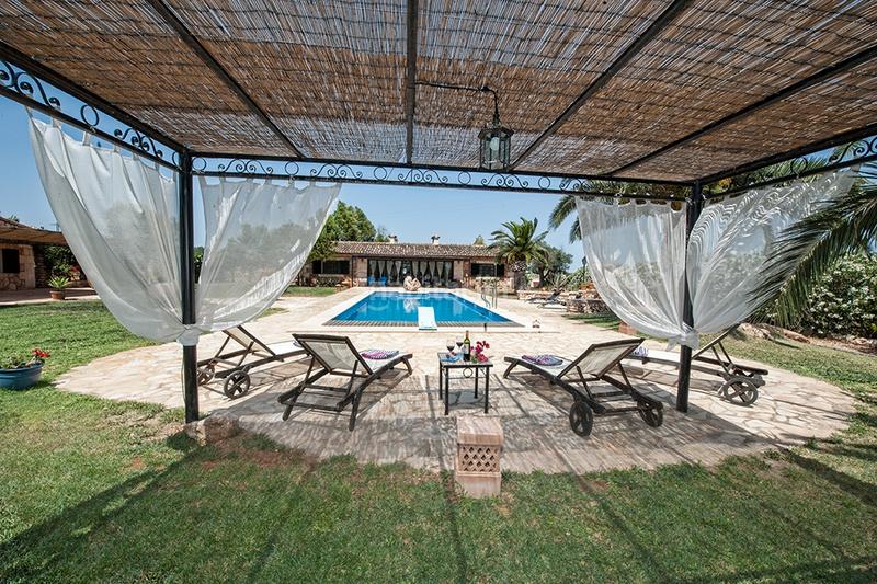 Foto b2856b64-5e39-4f66-9d94-5f5047d7cbd2. Bauernhof mit parking in Campos