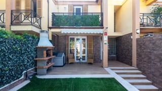 Doppelhaus in Port d´Alcúdia-Platja dÁlcúdia. Adosado con jardín en venta en puerto alcúdia, mallorca