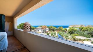 Chalet à Santa Ponça. Villa de estilo mallorquín con vistas al mar en venta en santa p