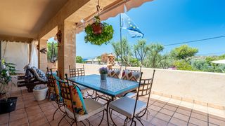 Chalet à Santa Ponça. Villa de estilo mallorquín con vistas al mar en venta en santa p