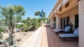 Chalet à Santa Ponça. Villa de estilo mallorquín con vistas al mar en venta en santa p